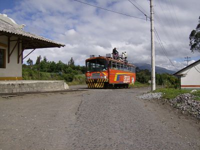 Ferrocarriles Ecuatorianos
Autoferro 83 erreicht den Bahnhof Machachi. Er hat auf seinen 15 km Fahrt bereits 200 Höhenmeter überwunden.
Schlüsselwörter: Ferrocarril , Ecuador , Quito - Tambillo - Cotopaxi