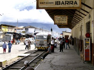 Ferrocarriles Ecuatorianos
Autoferro 10 im Bahnhof Ibarra. Die nach St. Lorenzo an der Küste führende, 1950 erbaute Nordlinie endet heute bereits in Salinas. Die weitere Strecke wurde durch Erdrutsche unpassierbar
