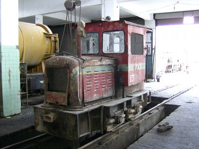 Ferrocarriles Ecuatorianos
In der Remise in Ibarra steht eine große Anzahl verschiedenster Fahrzeugtypen, wie hier die Verschublokomotive 15.
Schlüsselwörter: Ferrocarril , Ecuador , Ibarra - Primer Paso