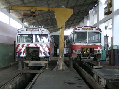 Ferrocarriles Ecuatorianos
Bei den Autoferros 36 und 01 wurde die Aufarbeitung begonnen. Heute erstrahlen sie in neuen Farben und sind wieder betriebsfähig.
Schlüsselwörter: Ferrocarril , Ecuador, Ibarra - Primer Paso