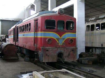 Ferrocarriles Ecuatorianos
Torso einer Doppellokomotive, die in den 60er-Jahren zur Traktion schwerer Güterzüge und Mixtos (GmPs) beschafft wurde.
Schlüsselwörter: Ferrocarril , Ecuador , Ibarra - Primer Paso