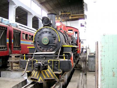 Ferrocarriles Ecuatorianos
Dampflokomotive 14. Sie ist heute wieder betriebsfähig und steht für Sonderfahrten in Ibarra zur Verfügung
Schlüsselwörter: Ferrocarril , Ecuador , Ibarra - Primer Paso