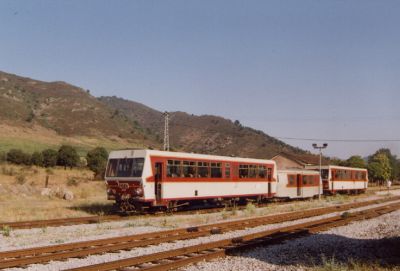 Personenzug Bastia - Ajaccio
Der Frühzug Bastia - Ajaccio fährt aus Ponte Leccia aus. Er nimmt die Steigung über Corte und Vizzavona in die im Südwesten der Insel gelegenen größten Stadt Korsikas in Angriff.
Schlüsselwörter: Chemin de fer de la Corse