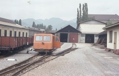 Auch die Draisine X43 wurde an diesem Tag benötigt, im Hintergrund gut zu erkennen die Remisenhallen.

Schlüsselwörter: X 43 , Draisine , Thörlerbahn , Kapfenberg