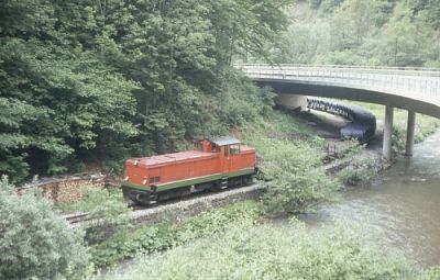 VL 22 mit Güterzug am Weg nach Kapfenberg.

Die VL 22 ist die ehemalige J 740-023. Sie wurde 1972 gebaut und 1984 von der STLB übernommen.
Schlüsselwörter: VL 22 , Thörlerbahn