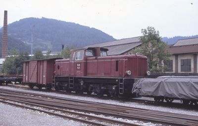 251.901 war ihre letzte DB-Nummer. 1964 wurde diese Lok gebaut, zwischen 1971 und 1999 war sie bei der STLB im Einsatz.
Schlüsselwörter: 251 , Vl 21 , Kapfenberg