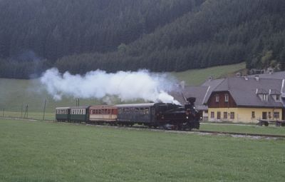 Besonders romantisch fand ich das Tal bei Hinterberg. Hier gibt es keine Straße, nur Feldwege.
Schlüsselwörter: U 40 , Thörlerbahn , Kapfenberg