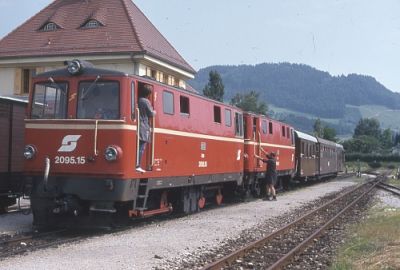 Retterin in der Not war die herangeführte 2095.15, die den ganzen Zug 6852 (Gresten  Ober-Grafendorf) samt Lok beförderte.
Schlüsselwörter: 2095 , Krumpe , GmP