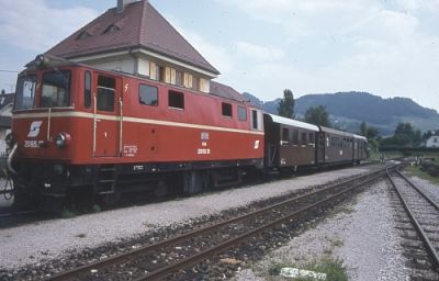 2095.13 im Bahnhof Gresten.
Schlüsselwörter: 2095 , Krumpe , GmP , Rollwagen