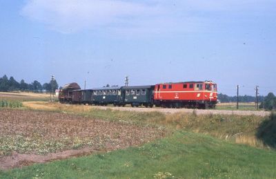 2095.12 mit dem GmP 71435 bei Brand.
Schlüsselwörter: 2095 , Waldviertel , Rollwagen , Güterzug