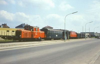 Das seltsame Gespann ist ein Zug nach Litschau und Heidenreichstein. Bis Altnagelberg fuhr die Komposition vereinigt.

Schlüsselwörter: 2091 , 2095 , Waldviertel , GmP , Gmünd