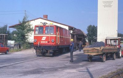 Verschubarbeiten in Litschau
Schlüsselwörter: 2095 , Waldviertel , Rollwagen , Güterzug , Litschau