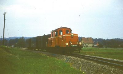 In Gmünd Böhmzeil ist die 2091.09 mit einem Zug aus Litschau Richtung Gmünd unterwegs.
Schlüsselwörter: 2095 , Waldviertel , GmP