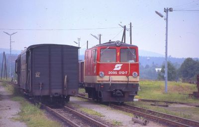 Die 2095.012 erwischte ich nur am 11.6.1990 in Gmünd, aber nicht vor einem Zug.
Schlüsselwörter: 2095 , Waldviertel , Gmünd