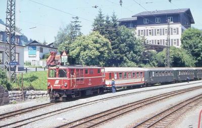 R 5090 nach Krimml steht mit der 2095.04 im Bahnhof.
Schlüsselwörter: Pinzgaubahn , 2095 , 04 , Zell am See