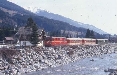 Am 3.4.1986 konnte ich R 5086 mit 2095.03 nach Krimml bei Wald ablichten.
Schlüsselwörter: Pinzgaubahn , 2095 , 03 , Wald