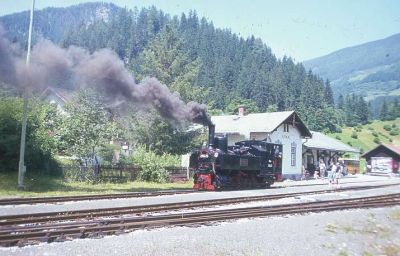 298.25 beim Umsetzen in Krimml.
Schlüsselwörter: Pinzgaubahn , 298 , 25 , Krimml