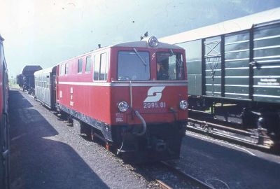 Die 2095.01 mit einem Güterzug in Uttendorf-Stubachtal.
Schlüsselwörter: Pinzgaubahn , 2095 , 01 , Niedernsill