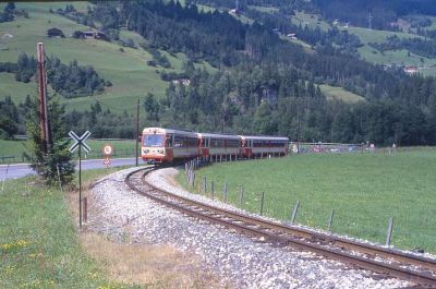 5090.002, 001 und 003 in Krimml mit R 5091 nach Zell am See.
Schlüsselwörter: Pinzgaubahn , 5090 , 001 , 002 , 003 , Krimml