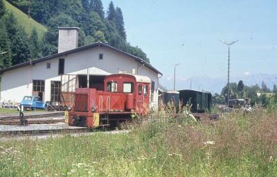 Ebenfalls in Tischlerhäusl ruht sich die 2092.02 von ihren Verschubaufgaben aus.
Schlüsselwörter: Pinzgaubahn , 2092 , 02 , Tischlerhäusl