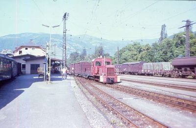 2092.02 beim Verschub in Zell am See.
Schlüsselwörter: Pinzgaubahn , 2092 , 02 , Zell am See