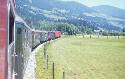 Noch in der Nähe von Krimml R 2089 nach Zell am See. 
Schlüsselwörter: Pinzgaubahn , 2095 , Krimml