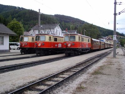 Drei 1099er in Mariazell
Drei 1099er in Mariazell.
Schlüsselwörter: Mariazellerbahn , Mariazell , 1099 , Bergstrecke