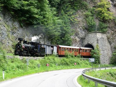 Mh.6 auf dem Weg nach Mariazell, kurz nach dem Verlassen des Natterstunnel.
