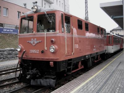 2095.12 Zell am See
Anläßlich der Feierlichkeiten zu "50 Jahre 2095er" kam die 2095.12 aus dem Waldviertel nach Zell am See .
