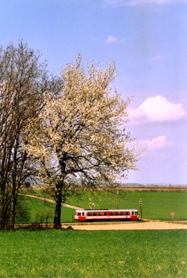 5090 kurz vor Schwadorf
5090.004 nähert sich dem Bahnhof Schwadorf auf seinem Weg nach St.Pölten.


Schlüsselwörter: 5090 , 004 , Schwadorf