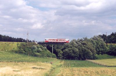 Matzersdorf zu Mittag
5090.015 überquert soeben die Matzersdorfer Brücke.
Schlüsselwörter: 5090 , 015 , Matzersdorf