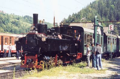 298.56 in Laubenbachmühle
298.56 bespannt zu Pfingsten 2003 einen Sonderzug von St.Pölten nach Laubenbachmühle.


Schlüsselwörter: 298 , 56 , Pfingsten , Laubenbachmühle