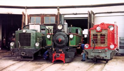 Lokparade
Yv.2, 2190.03 und 2090.01 vor dem Heizhaus in Ober Grafendorf.Pfingsten 2003
Schlüsselwörter: Yv 2 , 2190 , 03 , 2090 , 01 , Ober Grafendorf