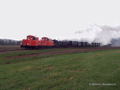 2091.09 + 2091.07 + 699.103 + 399.03
Der Retourzug Alt Nagelberg - Gmünd wurde in Vierfachtraktion geführt.
Schlüsselwörter: 2091 , 09 , 07 , 699 , 103 , 399 , 03