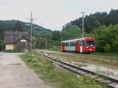 5090 005-9
Verlässt soeben den Bahnhof Loich
