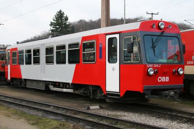 5090 004-2
Dieseltriebwagen im neuen Design
