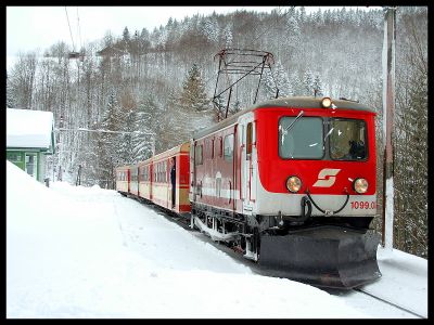 Mit dem Zug 6843 und der 1099.007 habe ich einen kleinen Abstecher auf die schneereiche Bergstrecke bis Puchenstuben gemacht.
Schlüsselwörter: 1099 , 007 , Puchenstuben