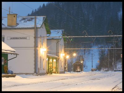 Es wird scho glei dumper, es wird scho glei Nacht..:Eine weitere, stille Adventnacht senkt sich über die Laubenbachmühle.
Schlüsselwörter: Nacht , Laubenbachmühle