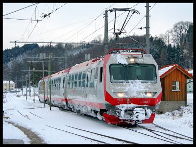 Das Eröffnungsbild zeigt den sehr winterlichen 4090.003 als R 6830 aus Mariazell im Bahnhof Klangen.
Schlüsselwörter: 4090 , 003 , Klangen