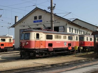 1099.011, St. Pölten-Alpenbahnhof
Mittagsruhe in der Hitze eines Sommertages. 1099.011 vor der Remise des Alpenbahnhofes
Schlüsselwörter: Mariazellerbahn , St. Pölten , 1099