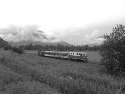 2095.01 hat mit R 3308 soeben die Ausweiche Bruckberg-Golfplatz verlassen und strebt jetzt in Richtung Mittersill.
Schlüsselwörter: 2095 , 01