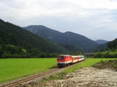 R6913 erreicht gleich den Bahnhof Lunz am See.
Schlüsselwörter: 2095 , 010