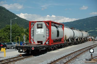 Ölzug
Auf dem neu errichten Ladegleis für Öltransporte wurde Güterzug für Öltransporte abgestellt und wartet auf seinen nächsten Einsatz.
