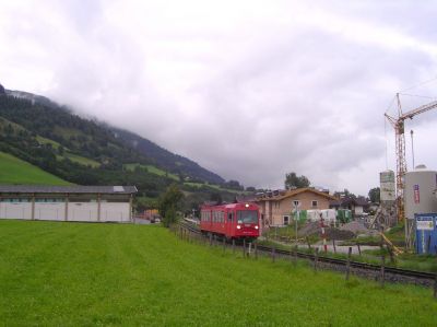 5090.001 hat gerade den Bahnhof Piesendorf verlassen.
Schlüsselwörter: 5050 , 001