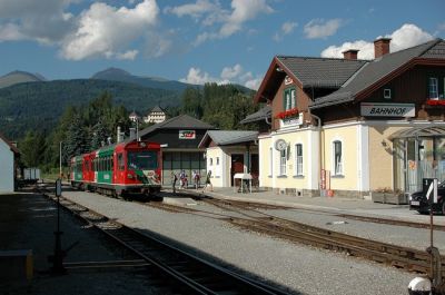 Endstation
Vt 33 und Vs 42 haben soeben ihren Endbahnhof Tamsweg im Salzburger Land erreicht. Nach kurzer Wendezeit geht es wieder zurück nach Unzmarkt in der Steiermark.
