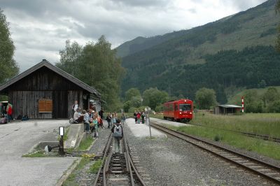 Schüler und die Bahn. Inzwischen stellt der Schülerverkehr wieder eine bedeutende Einnahmequelle für die Bahn dar.
