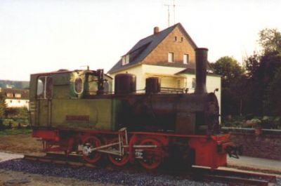 Nassauische Kleinbahn Lok 16²
NKAG Nr.16² als Denkmallok in Nastätten (Taunus)

Gebaut 1900 
Henschel 5575
Bis 1957 Lok Nr.2 bei Kleinbahn Selters-Hachenburg.
Dann als Lok 16² zur NKAG
Schlüsselwörter: nkag, nassauische kleinbahn