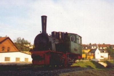 Nassauische Kleinbahn Lok 16
NKAG Nr.16² als Denkmallok in Nastätten (Taunus)

Gebaut 1900 
Henschel 5575
Bis 1957 Lok Nr.2 bei Kleinbahn Selters-Hachenburg.
Dann als Lok 16² zur NKAG
Schlüsselwörter: nkag, nassauische kleinbahn