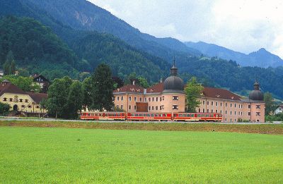 ZB218_VT_vor_Schloss_Rotholz_07_06_2005.jpg