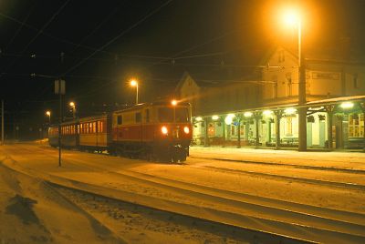 010__MzB__Abendstimmung_Bf__Mariazell_07_02_2000_Foto_H__Ru.jpg